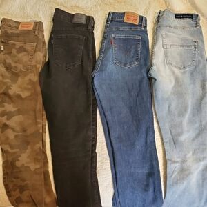 Womens LEVIS size 28 Bundle